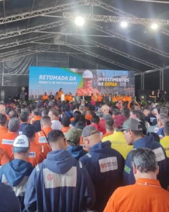 Em Araucária, Lula participa da cerimônia de retomada da Fafen-PR e se emociona durante discurso