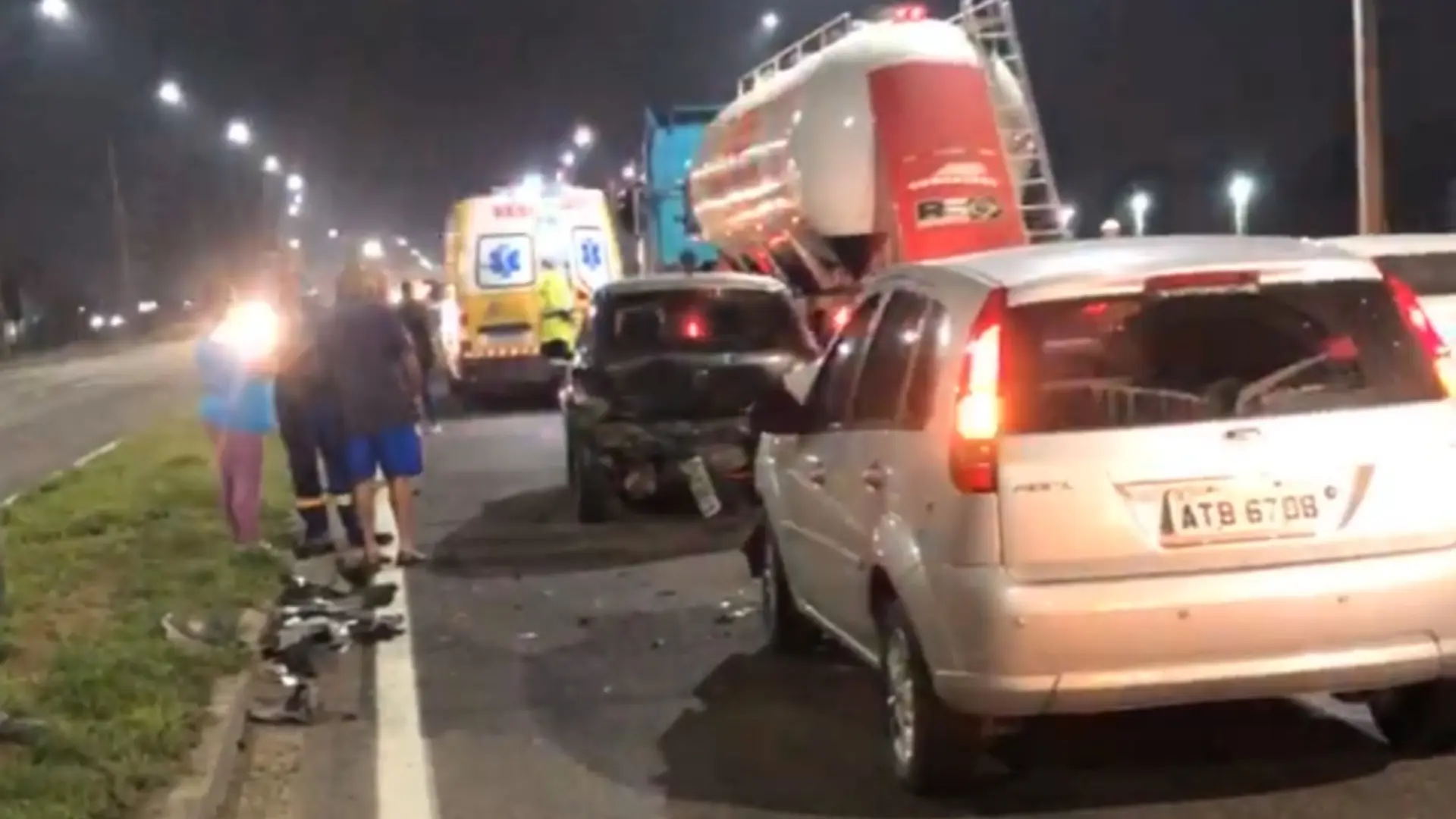 Acidente com quatro veículos causa congestionamento na BR-476