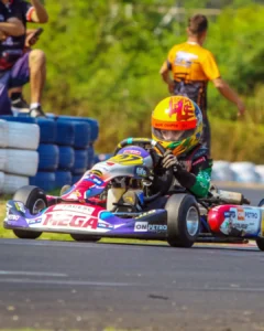 Piloto Igor Ohpis se prepara para encarar o Campeonato Brasileiro de Kart