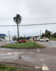 Rotatória do Parafuso teve trânsito tranquilo