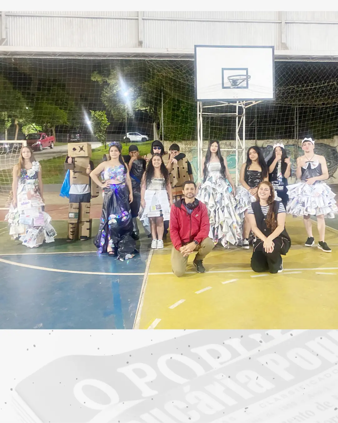 Colégio Lincoln promove desfile de alunos com roupas feitas de materiais recicláveis