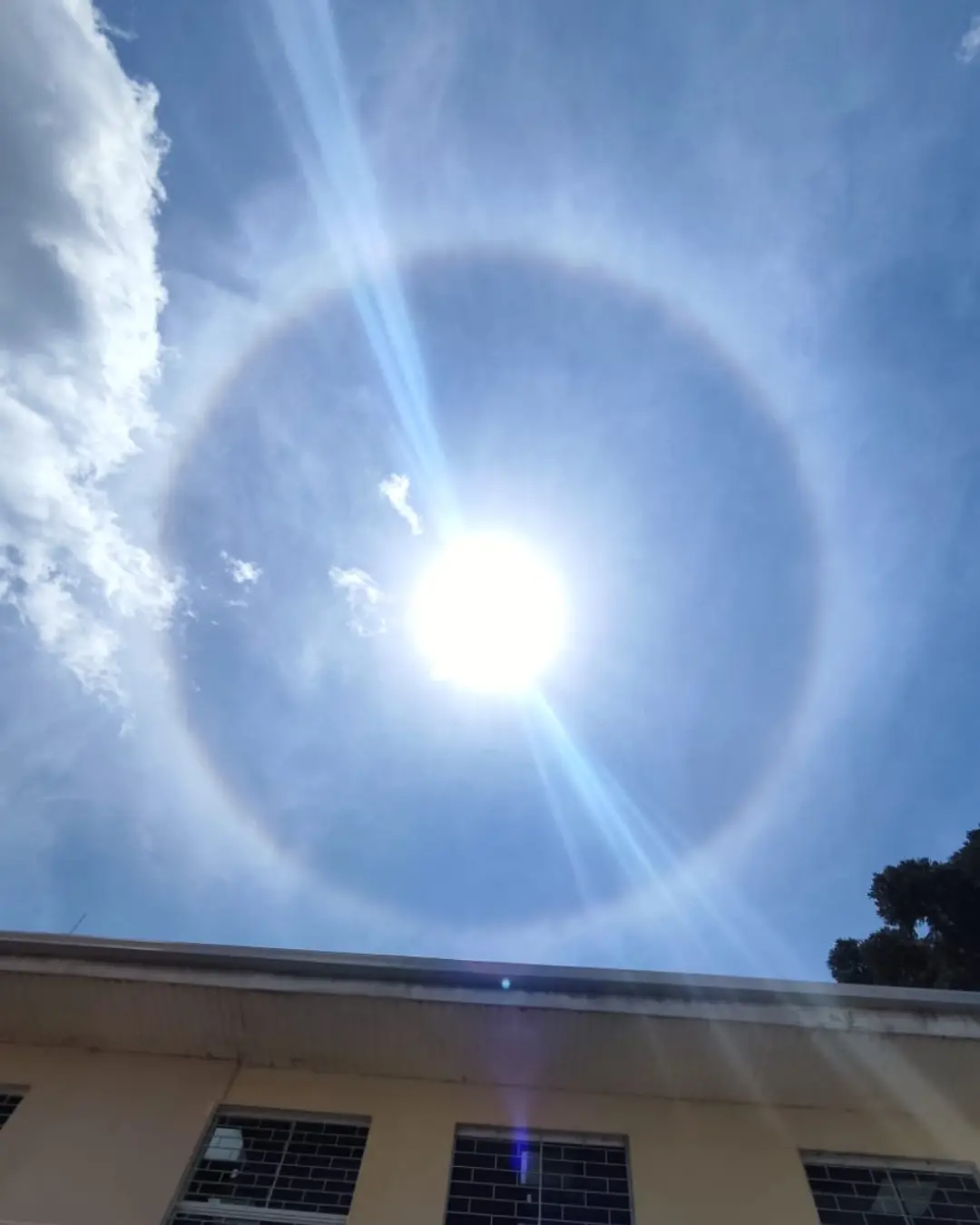 Hoje teve "halo solar" em Araucária. Você sabe que fenômeno é esse?