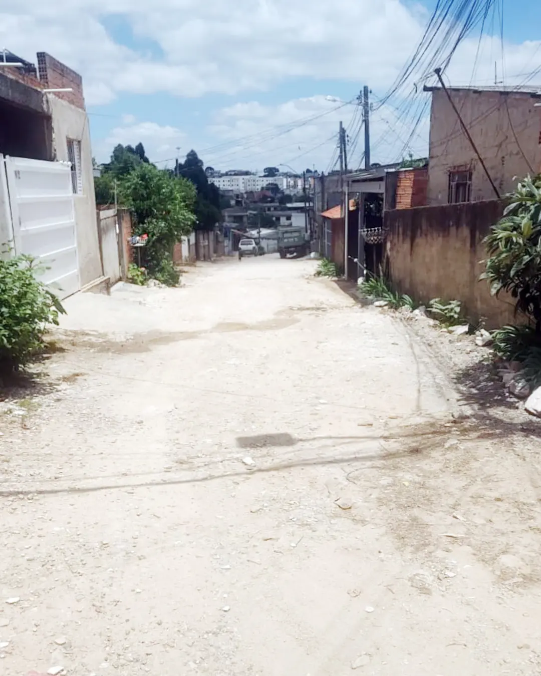 ONG Teto Brasil e moradores da Rua da Paz organizam ação para pavimentar a via