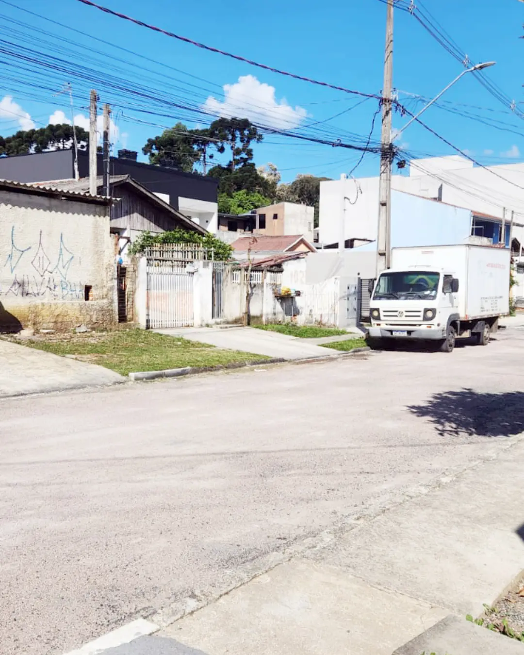 Prefeitura não conclui serviço de tapa-buracos no Cachoeira e moradores ficam na bronca