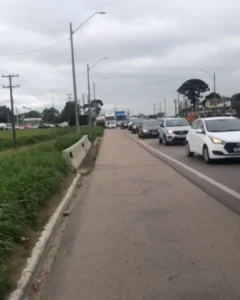 Trânsito intenso na Rodovia do Xisto nesta segunda-feira (28)