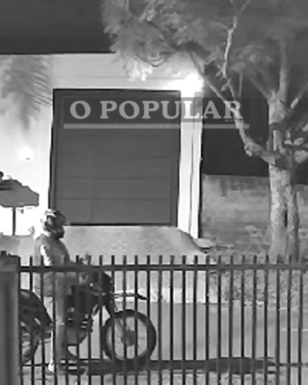 Câmera de segurança registra momento em que homem é morto dentro de sua casa no Boqueirão