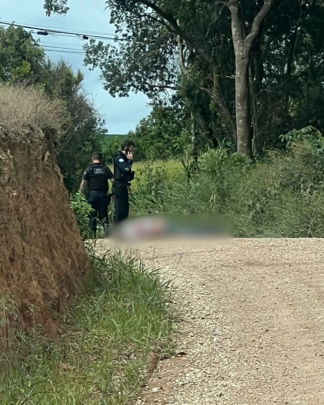 Homem é encontrado sem vida no meio da rua por morador do Campina das Pedras