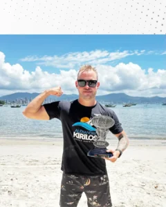 Alberto Mikosz conclui percurso de 16km no Desafio Individual de Águas Abertas Itapema