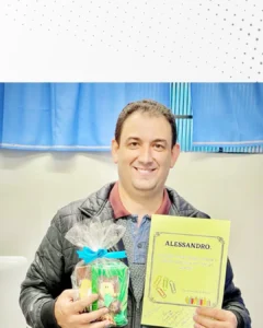 Ex-diretor Alessandro se despede de alunos e funcionários do Colégio Agalvira