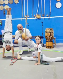 Mestre Canarinho e dois alunos conquistam pódio no Campeonato Mundial Muzenza de Capoeira