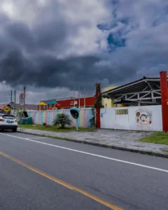 Trecho do CMEI Estação trocou de sentido para segurança dos alunos