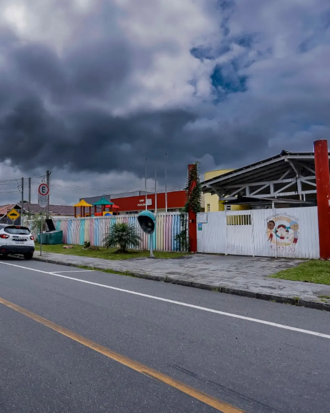 Trecho do CMEI Estação trocou de sentido para segurança dos alunos