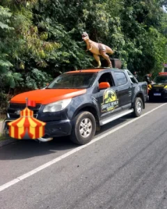 Respeitável público: Agentes de trânsito apreendem caminhonete usada em divulgação de circo