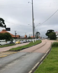 Trânsito foi intenso no Terminal Vila Angélica, na Avenida das Araucárias