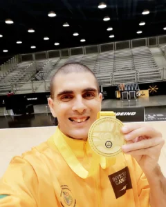 Alex Witkovski é campeão do Invictus Games pela seleção militar brasileira de paravôlei