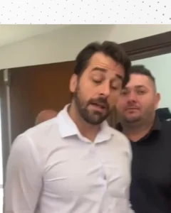 NP: Análise do VAR do contato entre Chefer e Junior apontou: lance normal, segue o jogo
