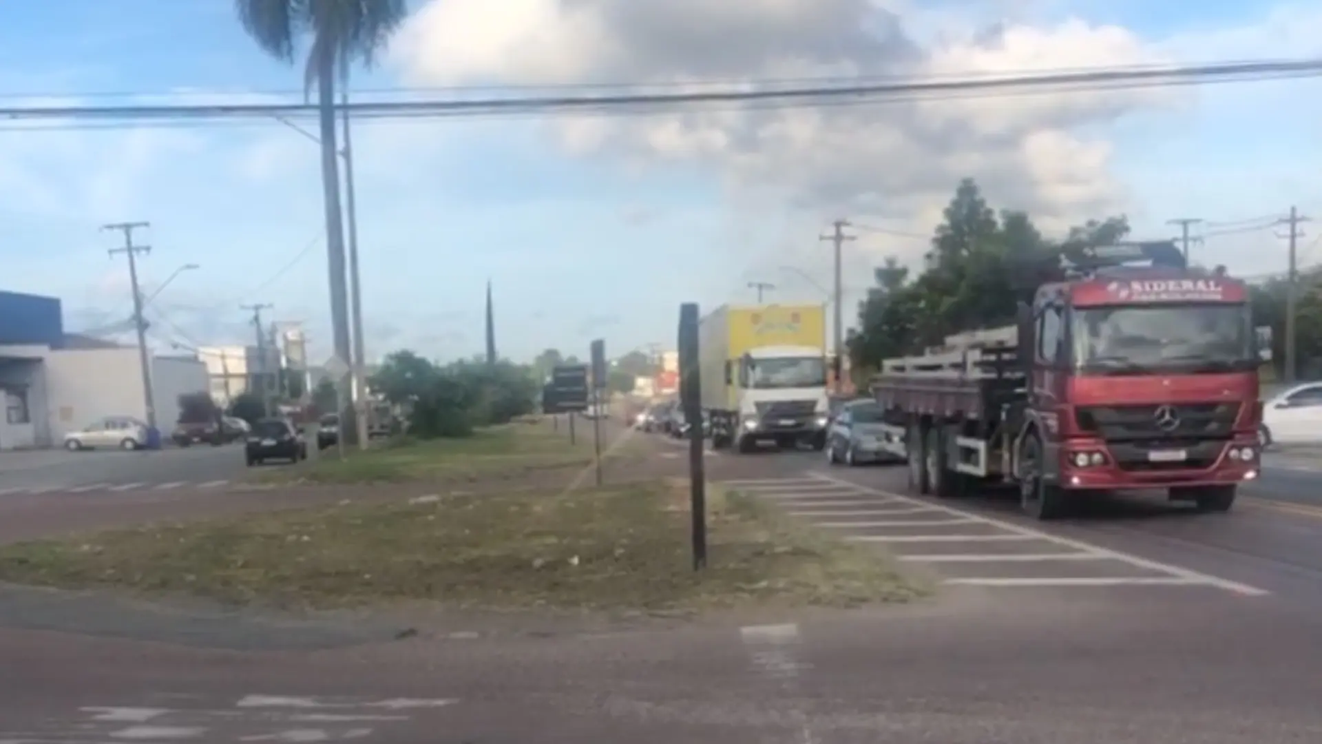 Quinta-feira com trânsito intenso na PR-423