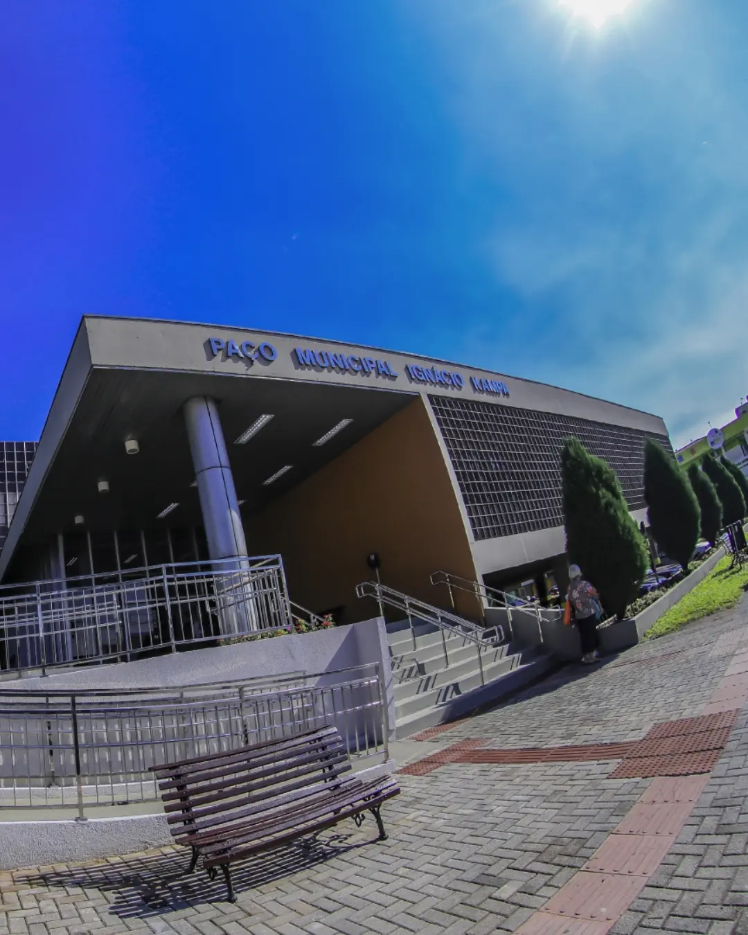 NP: Prefeito nomeia três últimos secretários municipais