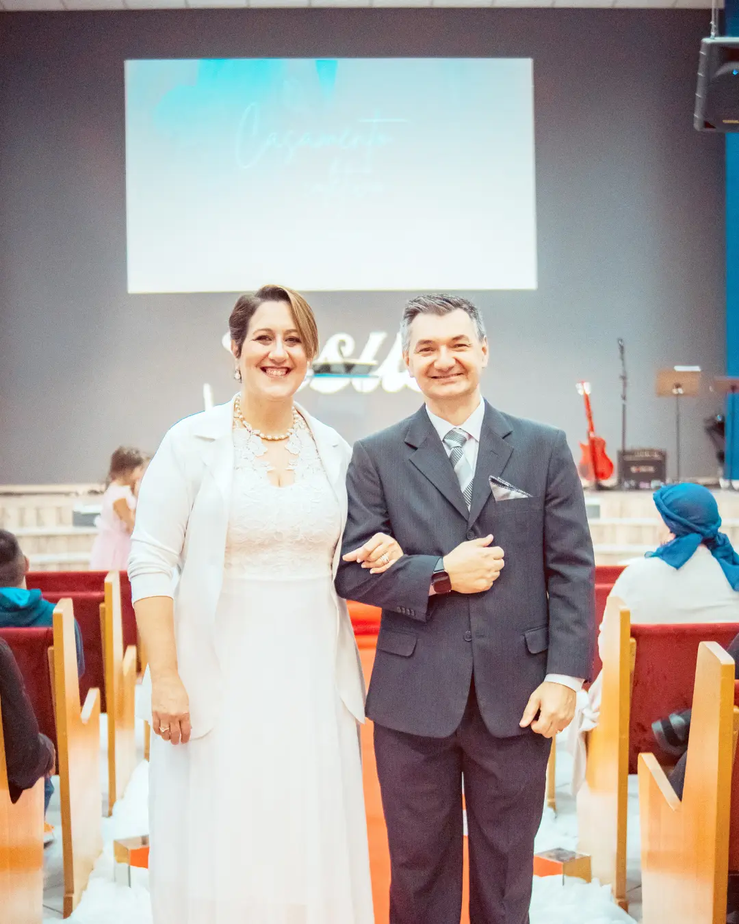 1ª Igreja Batista de Araucária celebra casamento coletivo e renovação de votos em noite de festa e alegria