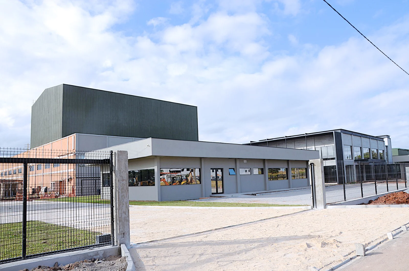 Com quase novecentas indústrias ativas, Araucária é hoje a cidade com o maior polo industrial do Estado do Paraná