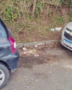 Moradores da Rua José Wsoek seguem indignados com baderna e lixo jogado no chão