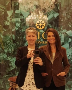 Noelle Porto leva sua arte para evento sofisticado em Santa Catarina