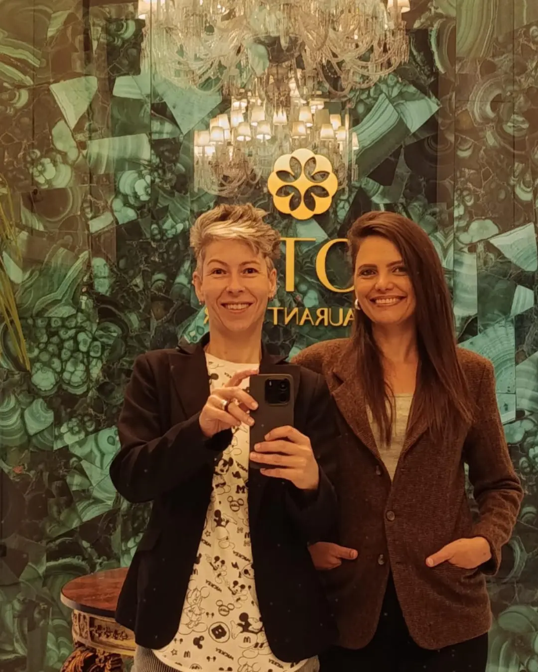 Noelle Porto leva sua arte para evento sofisticado em Santa Catarina