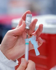 Vacina contra gripe estará disponível para todos os públicos a partir deste sábado (10)