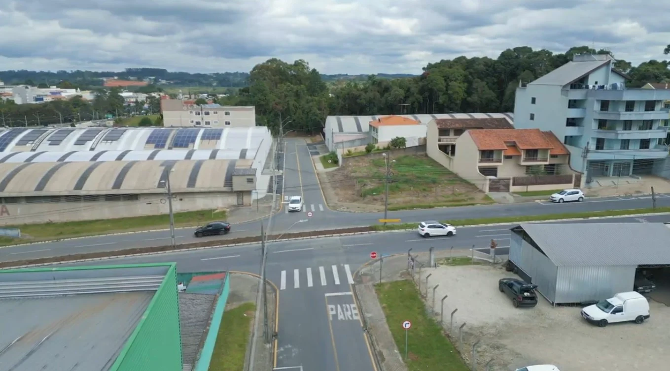 Prefeitura fecha canteiros centrais ao longo da Avenida Alfred Charvet, no Vila Nova