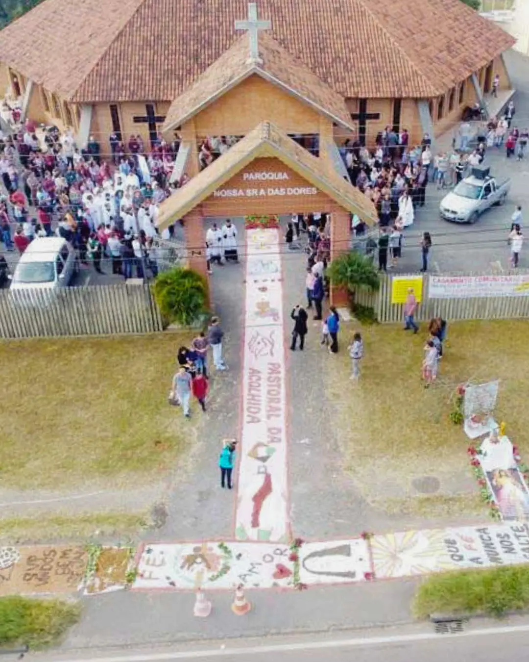 Com grande mobilização de voluntários, tapetes de Corpus Christi enfeitarão ruas de Araucária