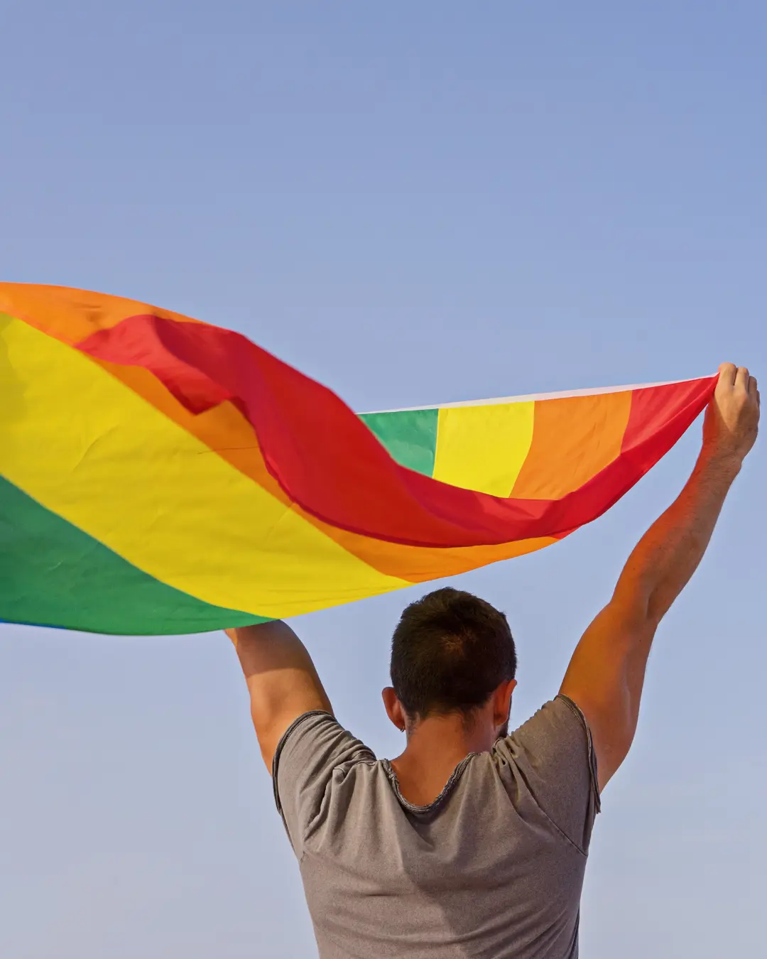 Comentários em texto de colunista d’O Popular mostra preconceito contra população LGBTQIAPN+
