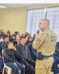 Patrulha Escolar da PM ministra palestra sobre prevenção à violência no Szymanski