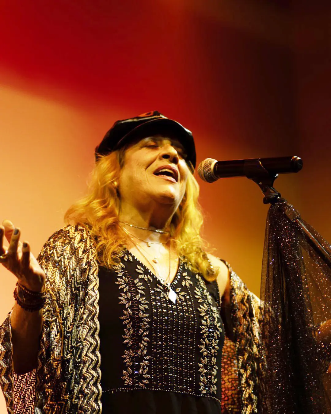 Teatro da Praça recebe tributo a João Lopes com o show “Carminha Canta”