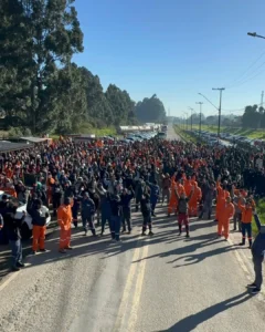 Trabalhadores terceirizados da Repar e Ansa sinalizam greve se não houver acordo de reajuste salarial junto às empresas