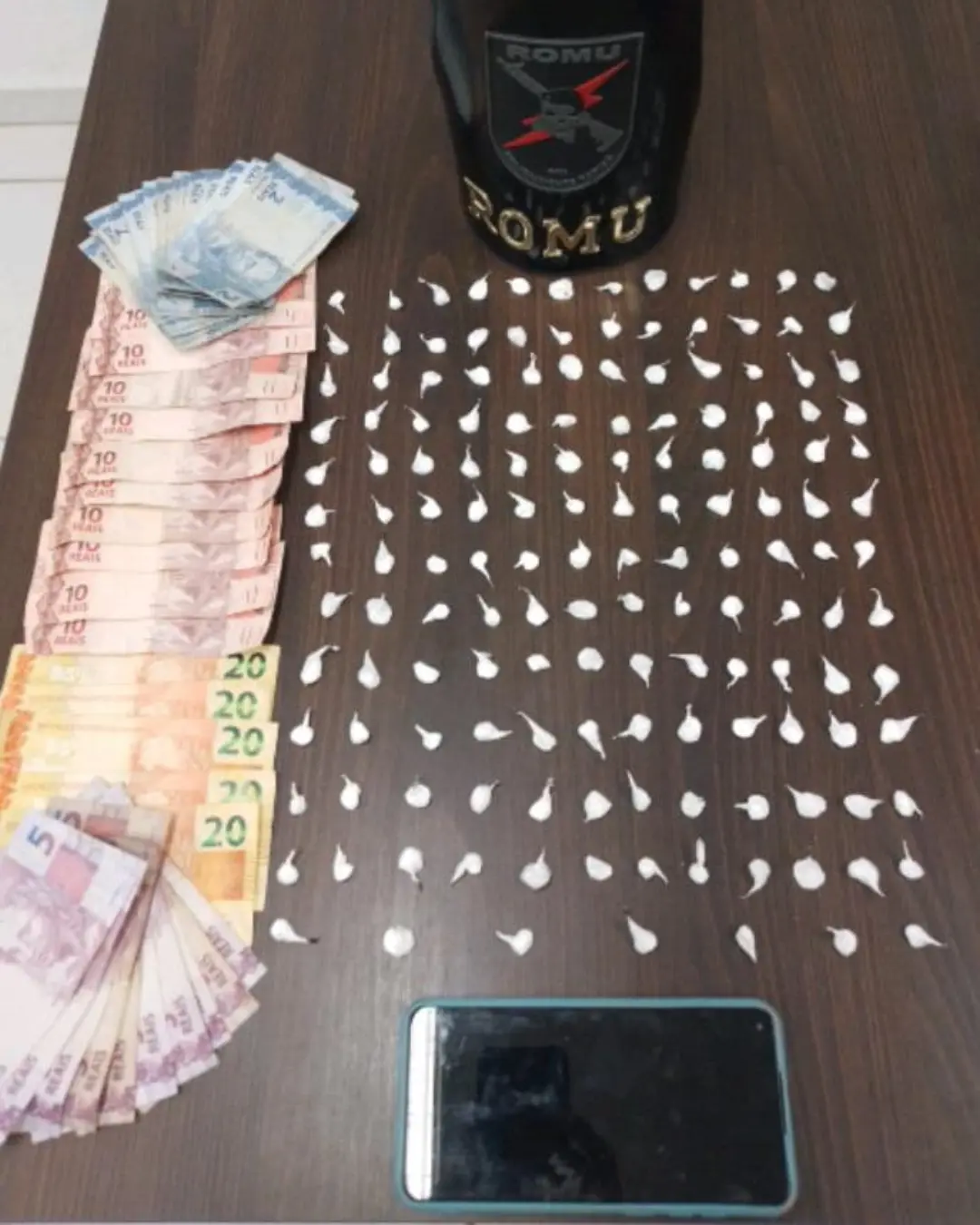 Jovem de 20 anos é preso com 151 buchas de cocaína no Capela Velha