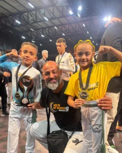 Capoeiristas do CT Capoeira Show arrasaram no campeonato “Volta ao Mundo Bambas”