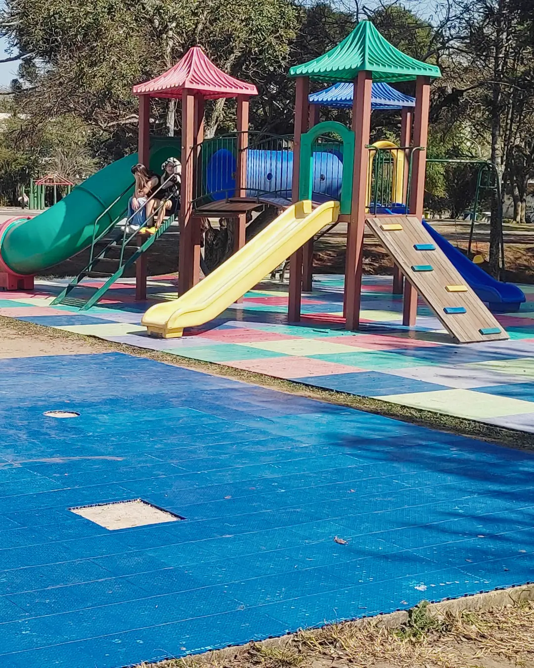 Secretarias municipais explicam motivo da retirada de brinquedos no Parque Cachoeira