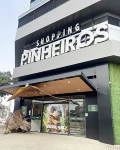 Shopping Pinheiros recebe exposição de dinossauros em referência ao filme ‘Jurassic World: Recomeço’