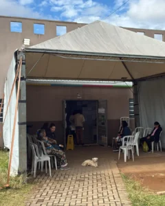 Comunidade faz ato pedindo retomada da obra da UBS do Tupy, paralisada desde maio de 2024