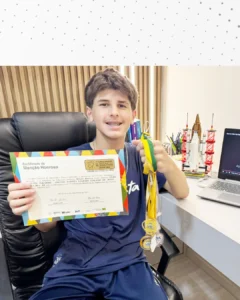 Enzo Tokarski é ouro na Olimpíada Brasileira de Astronomia e Astronáutica 