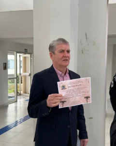 Prestes a se aposentar, delegado Erineu Portes recebe homenagem na Câmara de Vereadores