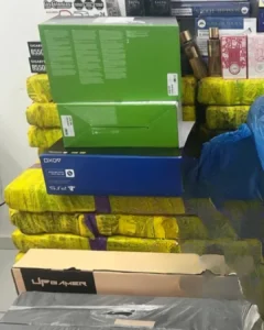 PRF apreende carga de maconha, vídeogames, perfumes e outras “coisitas mais” na BR476