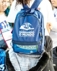 Vinte e um estudantes de Araucária farão intercâmbio em 2026 pelo “Ganhando o Mundo”
