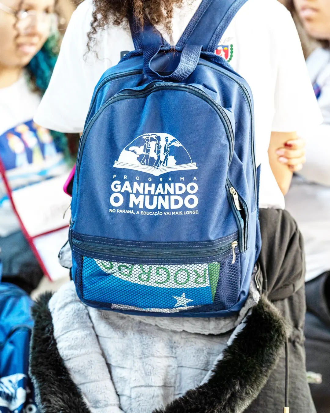 Vinte e um estudantes de Araucária farão intercâmbio em 2026 pelo “Ganhando o Mundo”