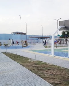 VKR constrói praça para moradores do bairro Costeira