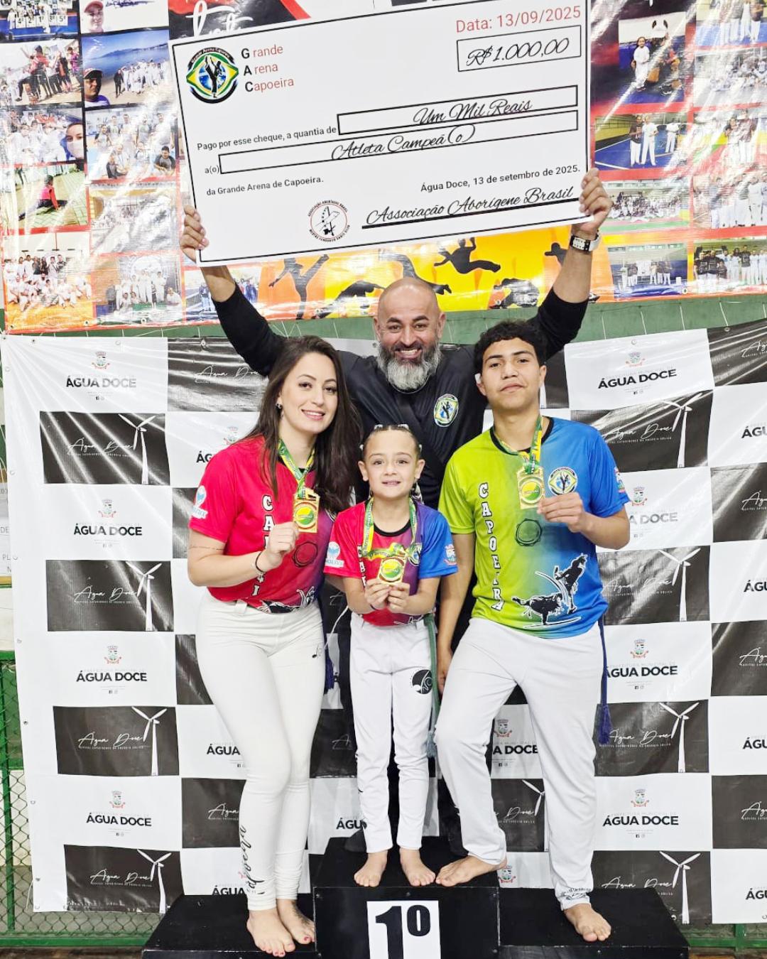 Capoeirista de apenas 8 anos é bicampeão do VMB10 no Rio de Janeiro