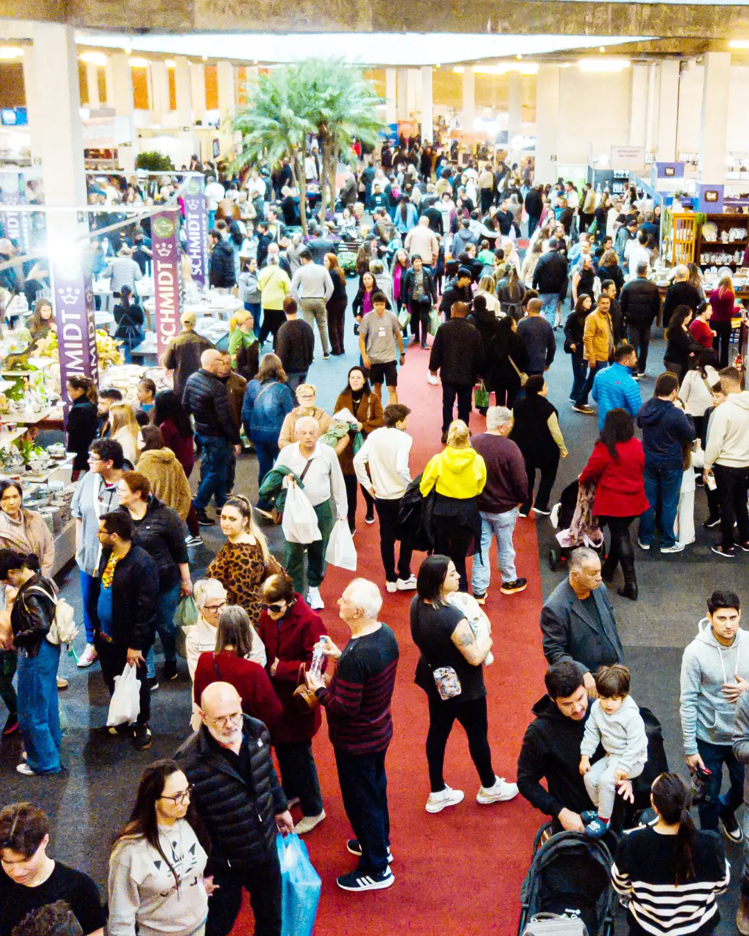 Feira da Louça atrai mais de 100 mil visitantes nos primeiros dias e continua com preços imperdíveis