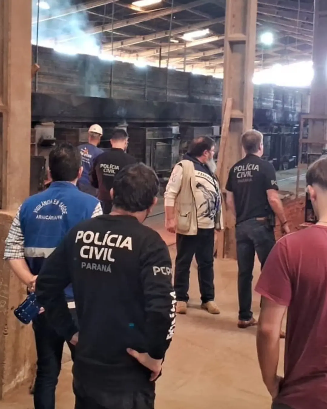 Polícia Civil incinera 1,2 tonelada de drogas e destrói 1,5 mil litros de bebidas falsificadas em Araucária