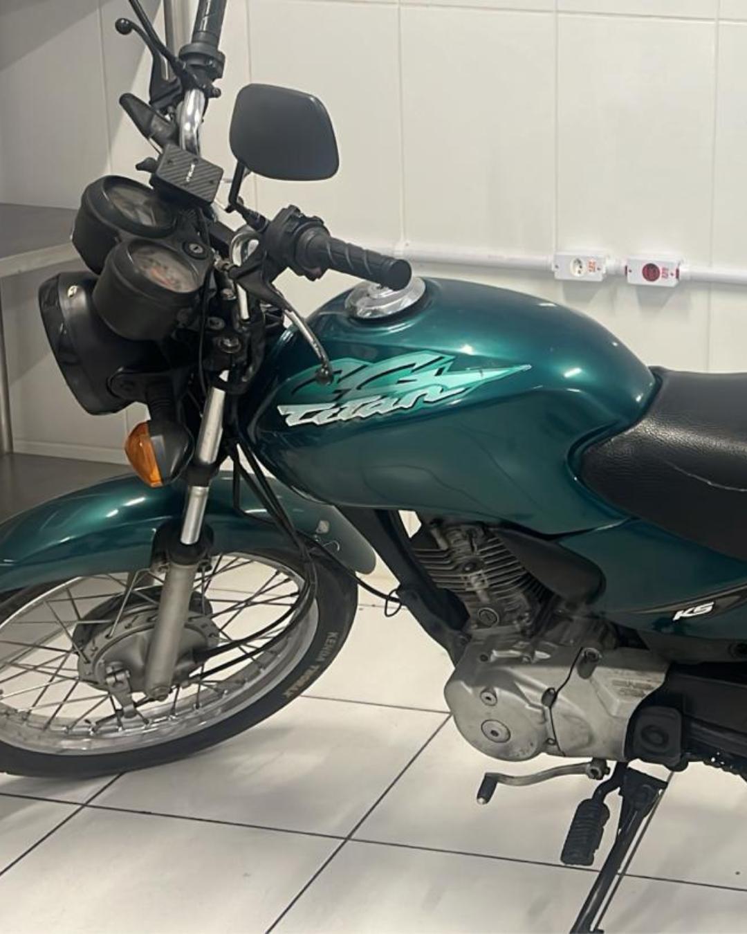 Proprietários de comércio no CSU procuram por dono de motocicleta