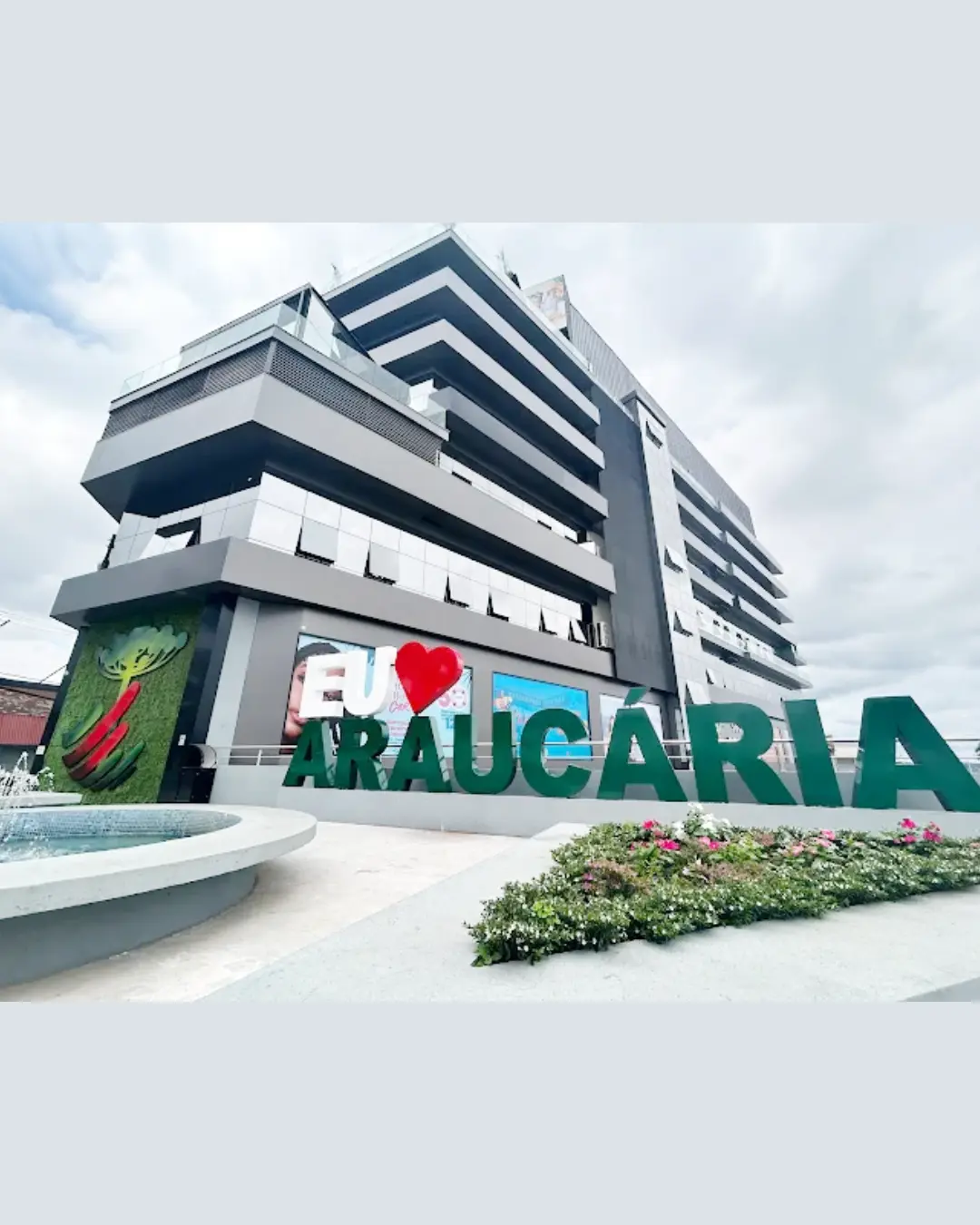 Shopping Pinheiros comemora 1 ano de funcionamento em Araucária